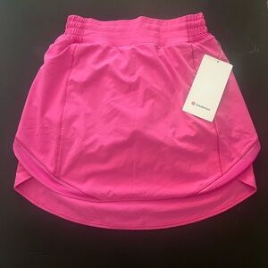 Pink hottie hot Lululemon skirt. Size 4
